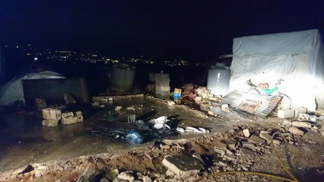 في لبنان60 عائلة لاجئة تحت جنح الظلام والمطر!