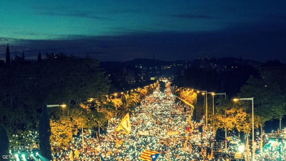 تظاهرات ضخمة في برشلونة للإفراج عن المسؤولين