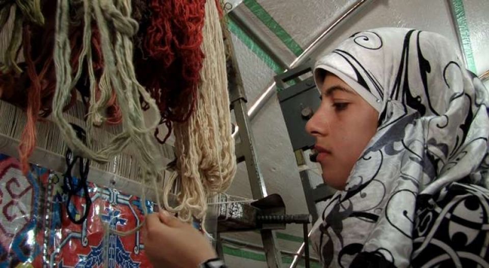 تثبيت عاملات السجاد في القريب العاجل