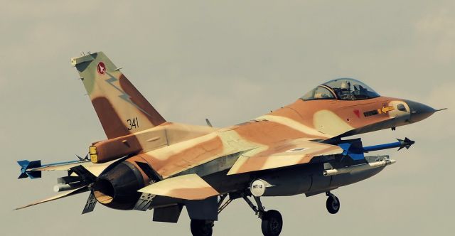 الدفاعات الجوية تتصدى لطائرات معادية