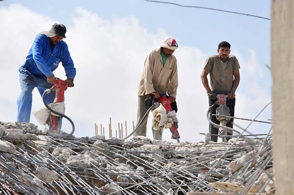 العمّال السوريّون في لبنان.. غربة وإهانة واضطهاد