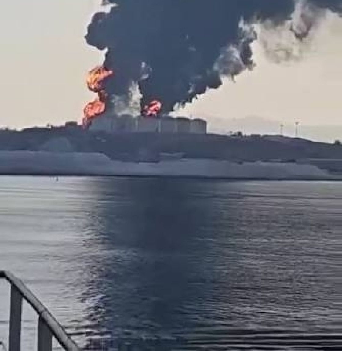 إيران: حادثة ميناء صلالة بعمان تبدو مشبوهة للغاية