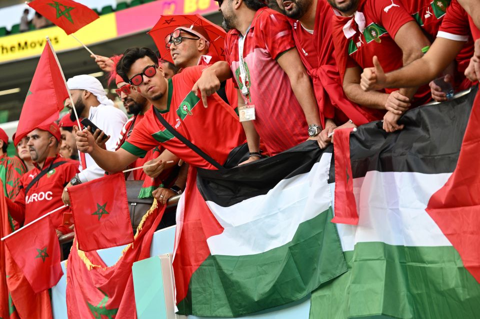فوز تاريخي للمغرب على إسبانيا 3 - 0 كأول فريق عربي يتأهل لربع النهائي