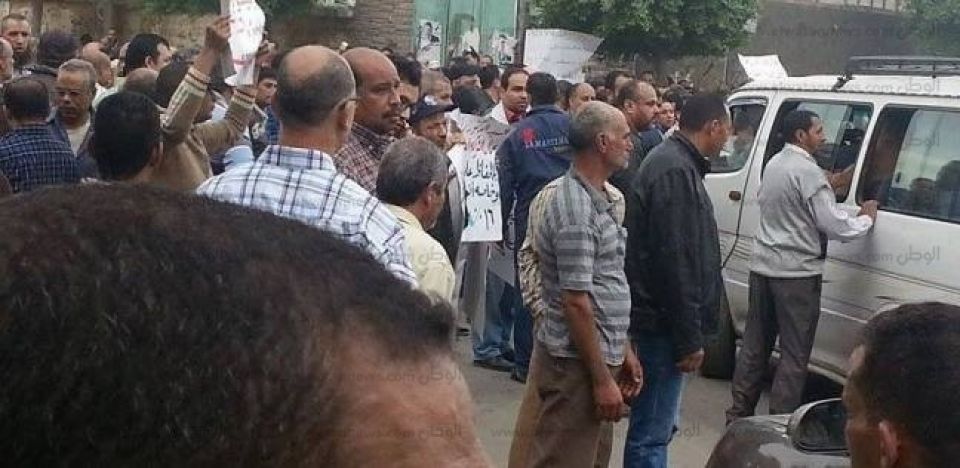 بصراحة العمال لا يصدقون