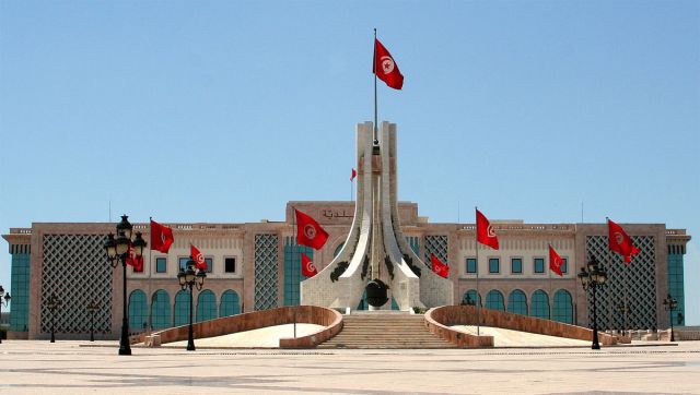 التونسيون يواجهون ارتفاع كلفة المعيشة