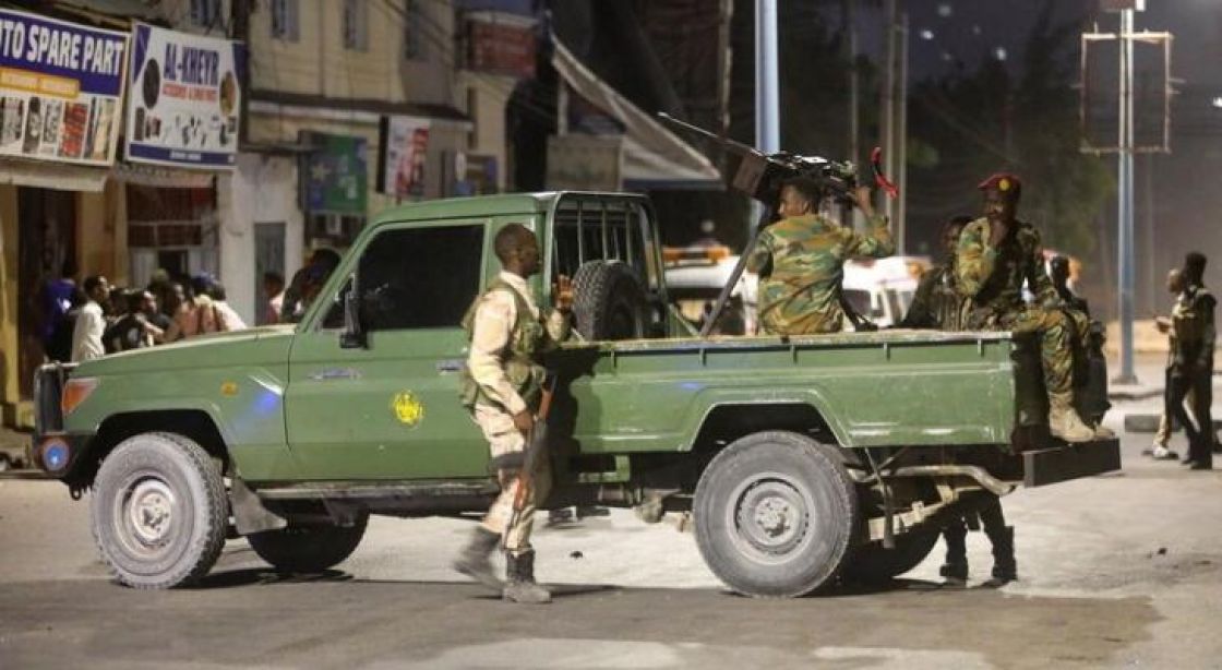 أنباء عن تمرّد داخل الجيش احتجاجاً على التمديد لرئيس الصومال