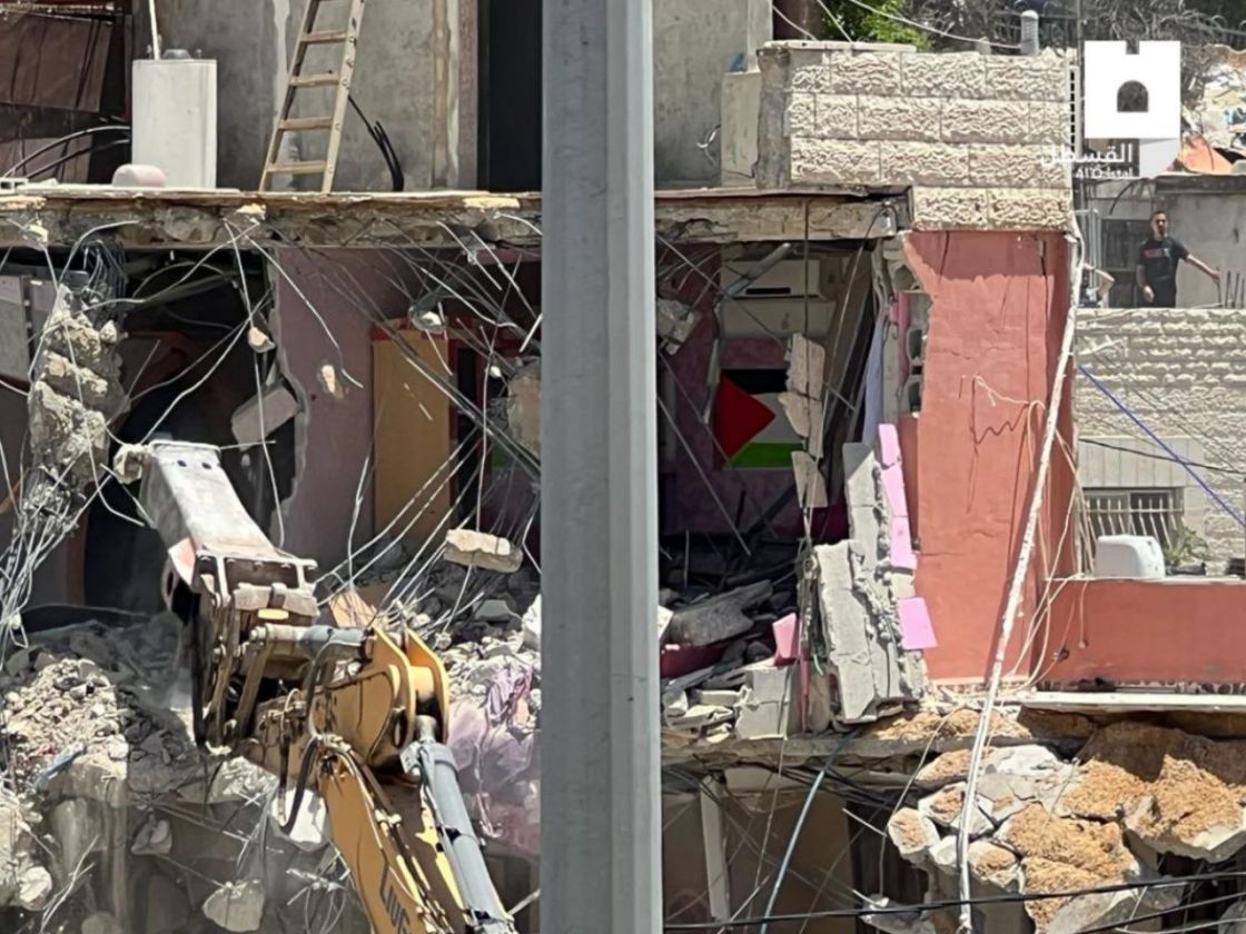 إصابات واعتقالات أثناء هدم الاحتلال منزلاً لعائلة فلسطينية في حي سلوان بالقدس