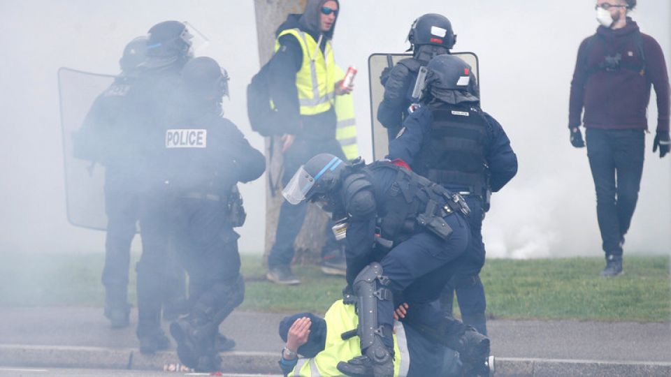 متظاهرو فرنسا: خطاب ماكرون بلا جدوى