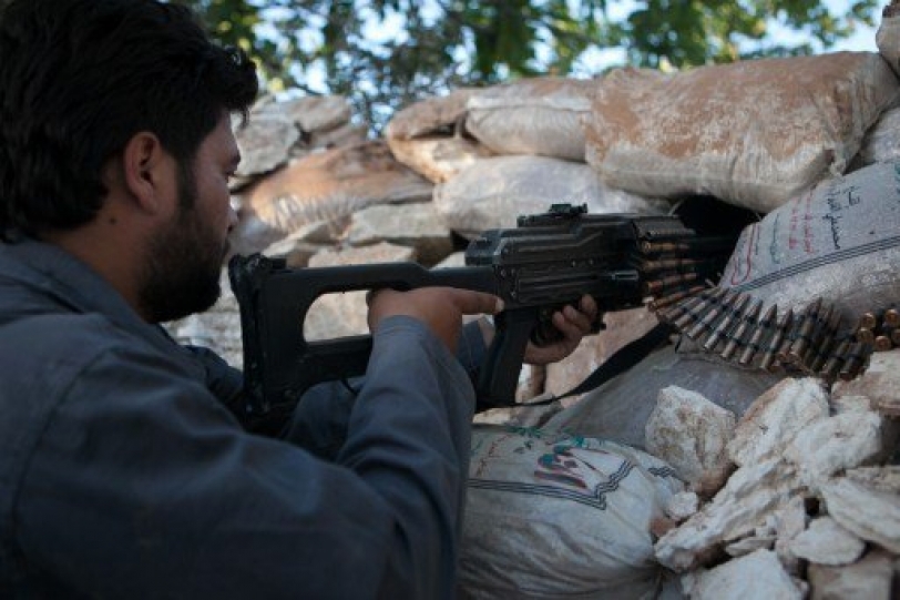 "وول ستريت جورنال": الاستخبارات الأمريكية بدأت بنقل شحنات من الأسلحة إلى المقاتلين السوريين