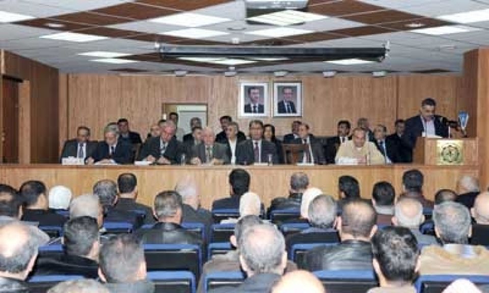 المؤتمرات النقابية &laquo; هنا حفرنا وهنا طمرنا&raquo;