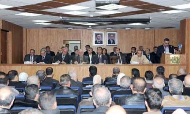 المؤتمرات النقابية « هنا حفرنا وهنا طمرنا»