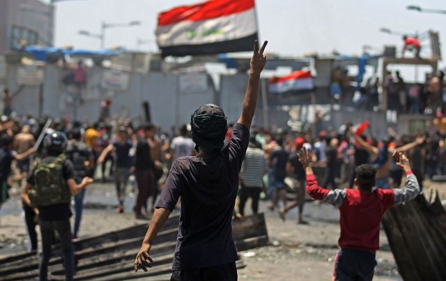توترات داخلية عدة تنذر بانفجارات جديدة في العراق
