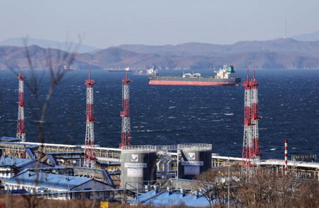 باكستان تسدد ثمن الدفعة الأولى من النفط الروسي بالعملة الصينية