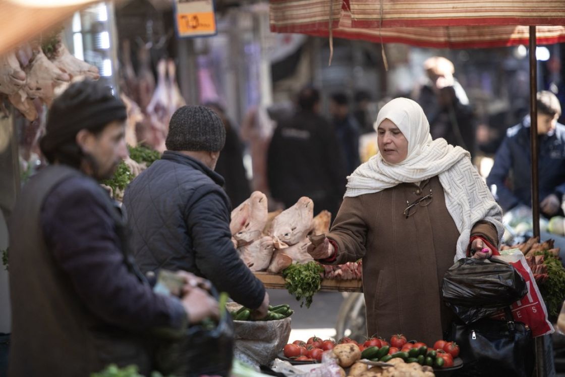 حذف الصفرين من العملة: من يحمي السوريين من ظاهرة «التقريب السعري»؟