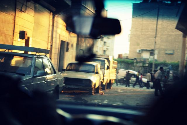مثل هذه العصابات لا تعمل بشكل منفرد، فهي من كل بد لها ارتباطاتها وتشابكاتها الداخلية والخارجية
