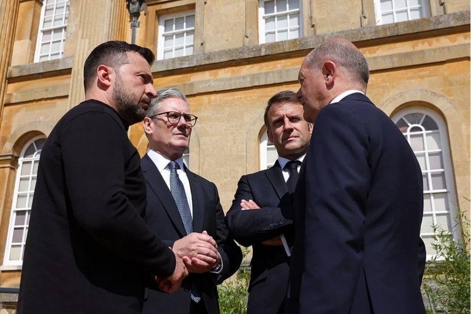 ستارمر و&laquo;إعادة ضبط&raquo; العلاقات مع الأوروبيين