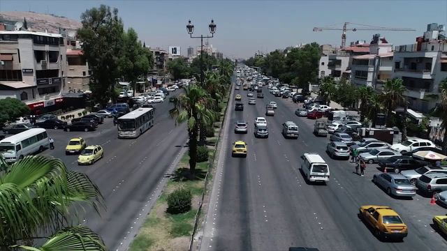 المواقف المأجورة مليارات سهلة في جيوب البعض!