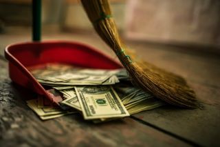 مستشار سابق للـ CIA: العقوبات على روسيا سرّعت تخلّي العالَم عن الدولار