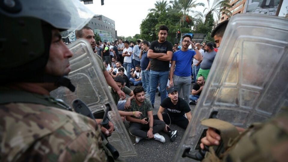 تواصل الاحتجاجات في مختلف المناطق اللبنانية لليوم الثاني على التوالي