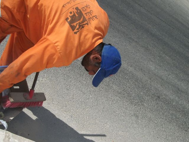 عمال النظافة والأجور المتأخرة