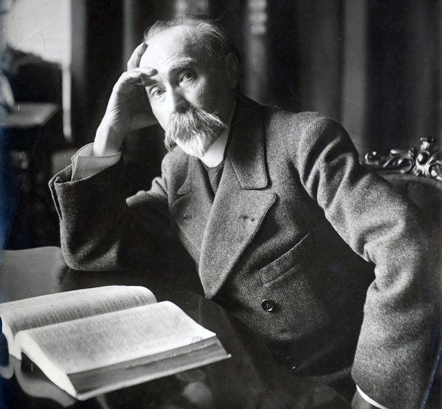 مراحل تطور فلسفة التاريخ