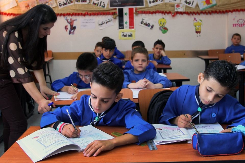 معلمون في ضاحية قدسيا..  ينتظرون رواتبهم