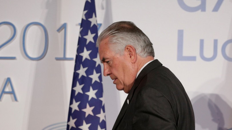 تيلرسون يصل موسكو ويبحث مع لافروف الأوضاع في سورية