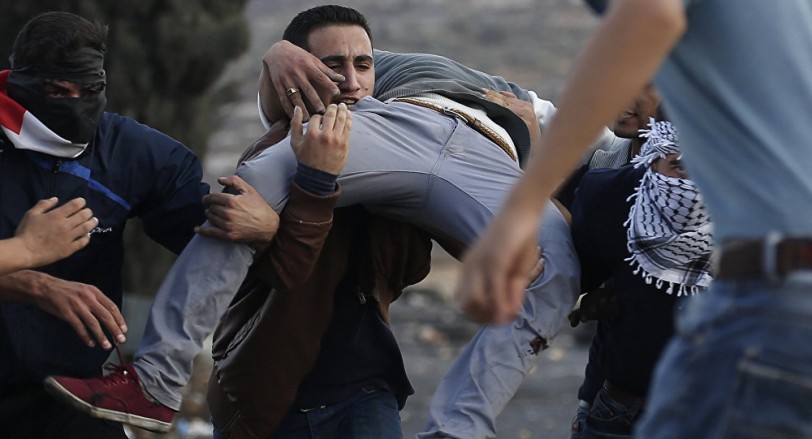 استشهاد فلسطيني وإصابة جنديين من جنود الاحتلال في عملية طعن قرب الخليل