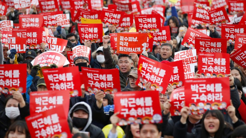مئات آلاف المحتجين يطالبون باستقالة رئيسة كوريا الجنوبية