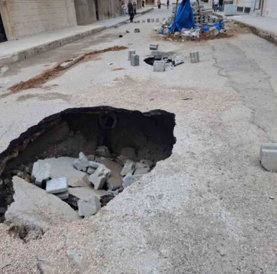 تصدعات وهبوطات في شوارع القامشلي تثير مخاوف المواطنين من سقوط منازلهم