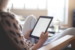 مبيعات الكتب عبر الانترنت تلحق بالمشتريات الورقية