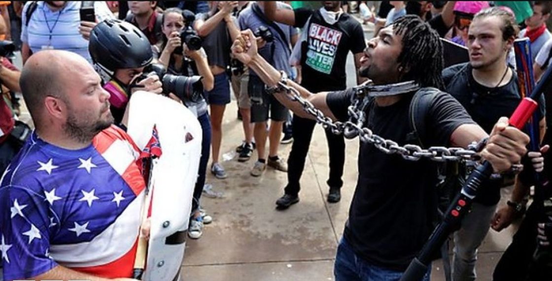 احتجاجات بالولايات المتحدة بعد مقتل امرأة على يد عنصر أمن