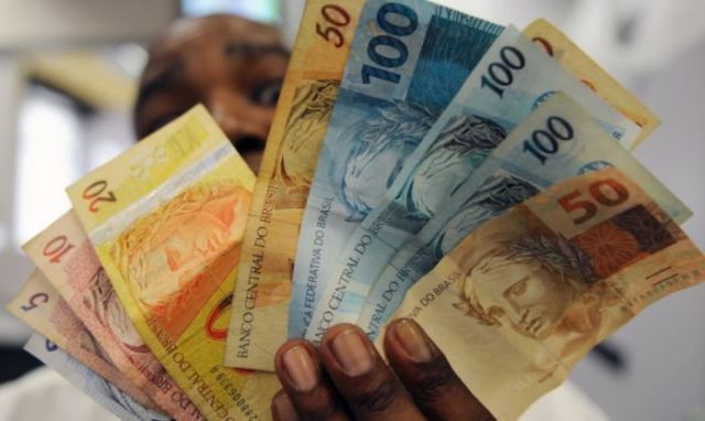 الليبرالية الجديدة وصناعة الدول المثقلة بالديون