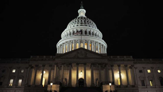 نواب أمريكيون يضغطون على ترامب لإلغاء هلسنكي