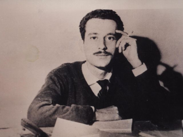 دقّ جدراناً واستنهض همماً ركدت وقتاً طويلاً