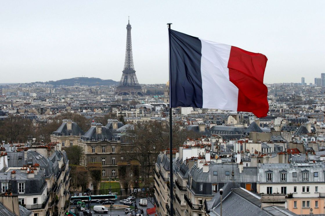 فرنسا تتقشف بالطاقة السلمية وتزيد ميزانيتها الحربية 3 مليارات يورو