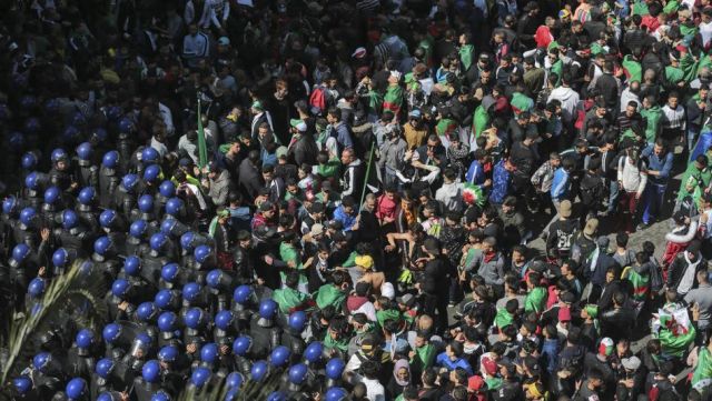 الحركة الجزائرية تتقدّم