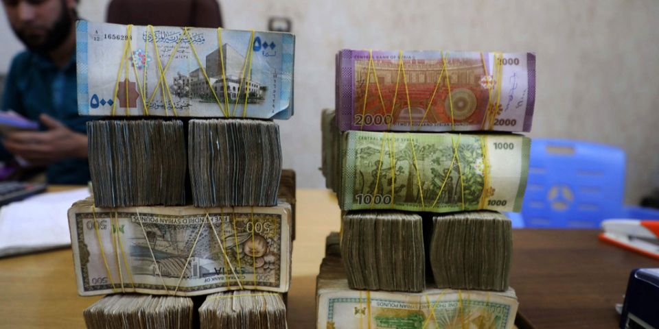 «تعويم العملة»  مصطلح رائج في أنظمة «الشرق الأوسط الغربية»