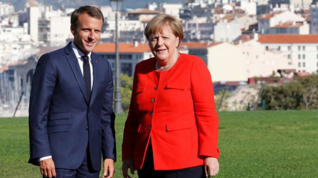 ميركل: على الاتحاد الأوروبي أن يحل مشاكله بنفسه