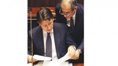 إيطاليا تتعهد خفض الدين