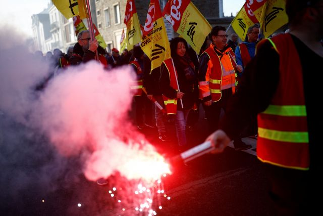 فرنسا: تعطيل الكهرباء والنقل بتأثير إضراب ثانٍ ضدّ &quot;إصلاح التقاعد&quot;