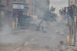 تركيا.. قنابل غاز على محتجين أكراد
