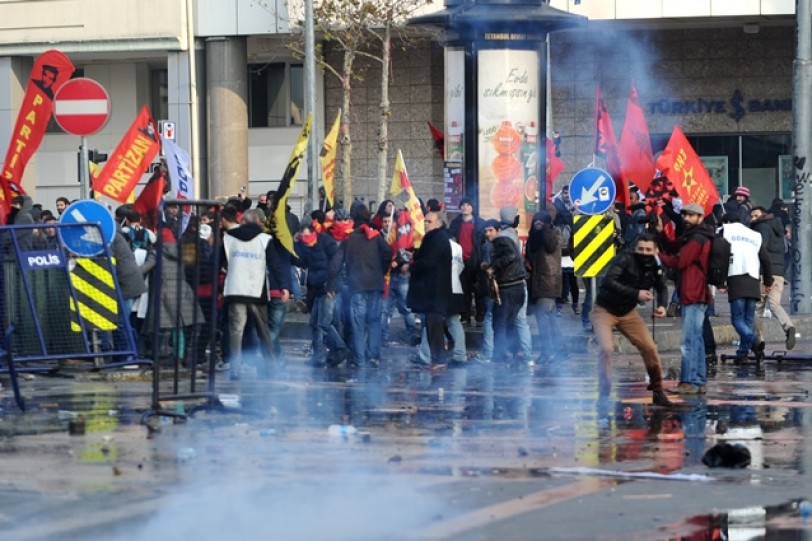 شرطة أردوغان تقمع تظاهرة ضد الفساد في الحكومة