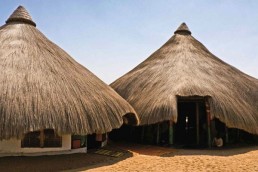 أكواخ جنوب إفريقيا القديمة ربما تكشف سبب انعكاس قطبي الأرض المغناطيسيين