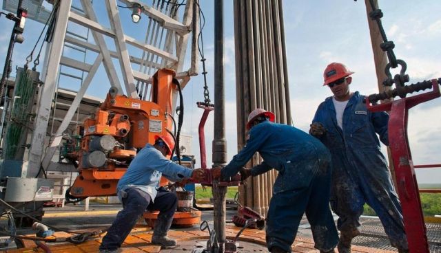 النفط العالمي ينخفض... بمقدار الثلث