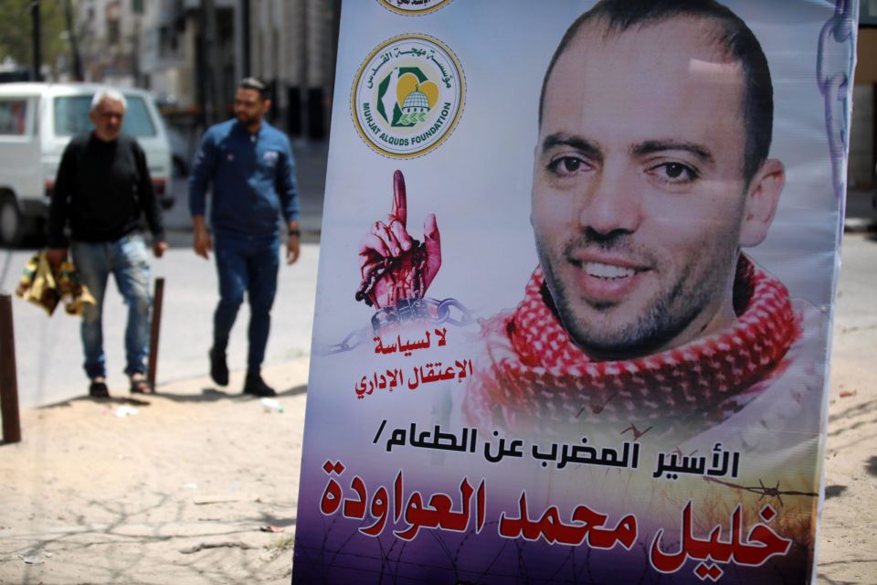 الأسير العواودة يصارع الموت دون تقدّم لإفراج الاحتلال عنه رغم وقف إطلاق النار &laquo;بوساطة&raquo; مصرية