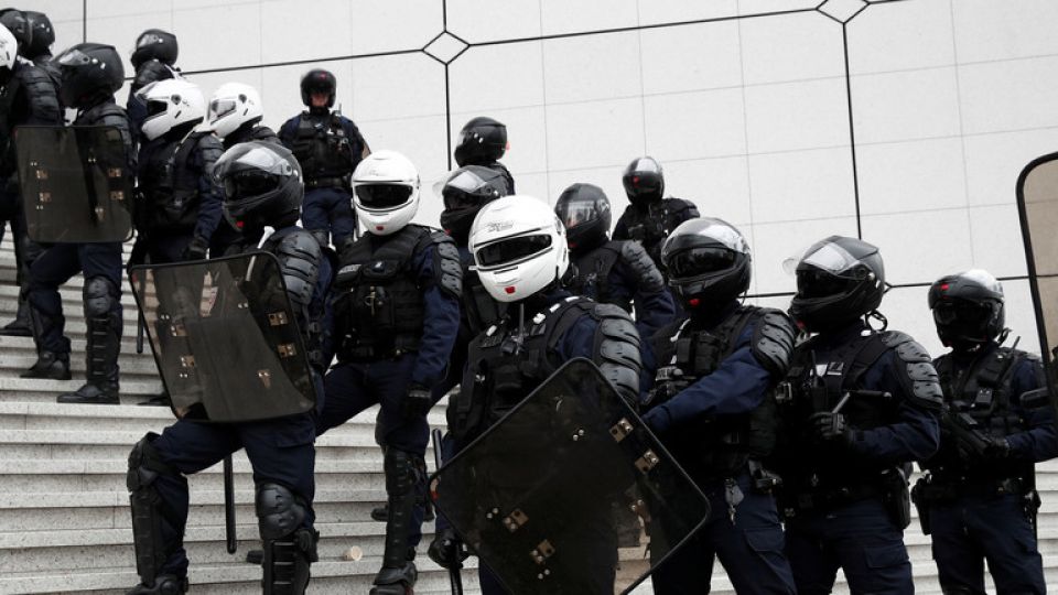 فرنسا تتأهب لاحتجاجات اليوم