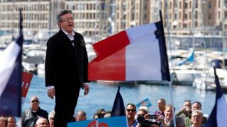 ميلانشون: يجب أن تنسحب فرنسا من الناتو ونعامل روسيا كشريكة لنا