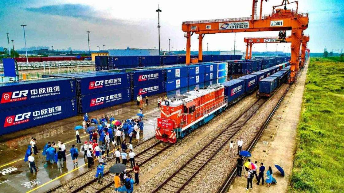ارتفاع عدد قطارات الشحن بين الصين وأوروبا بنسبة 68% خلال الشهر الماضي