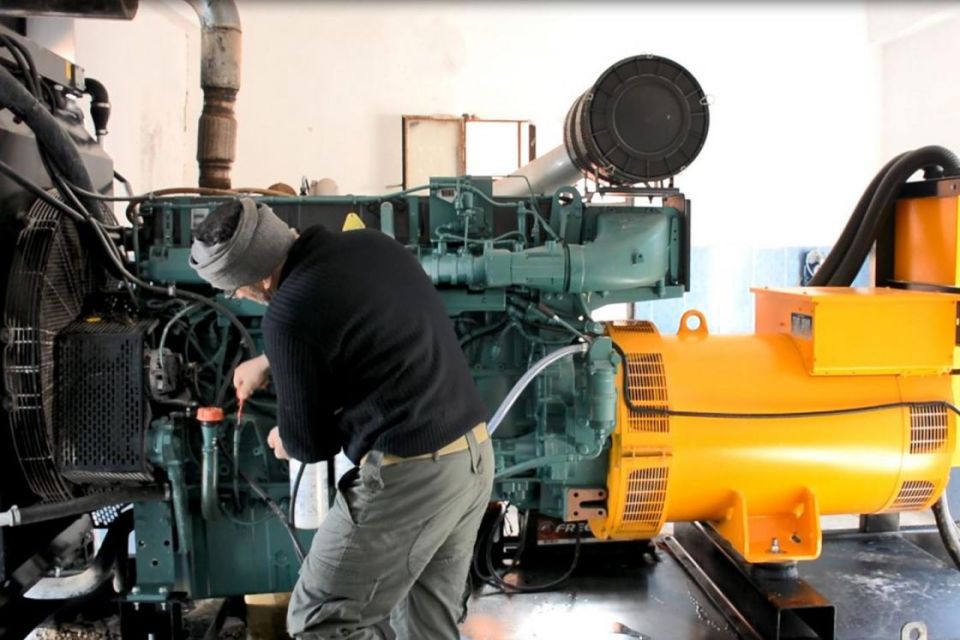 هل توجد عمالة فائضة؟